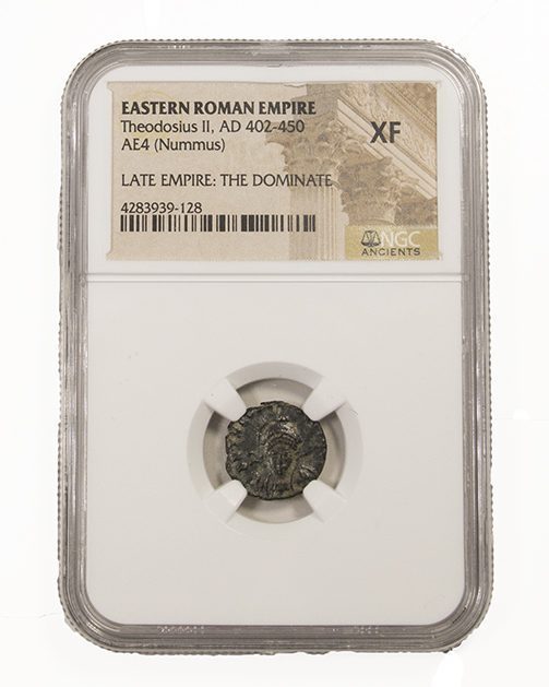 Roman AE of Theodosius II (AD402-450) NGC(XF)